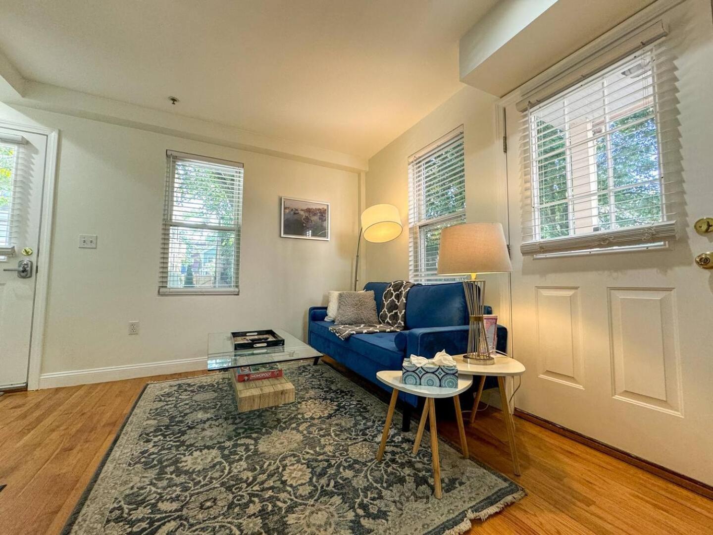 Charming Bi-Level Townhouse Near Harvard & Mit Apartment Cambridge Exterior photo